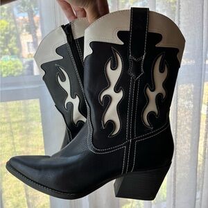 🤠 Black and White Cowboy Boots 🤠